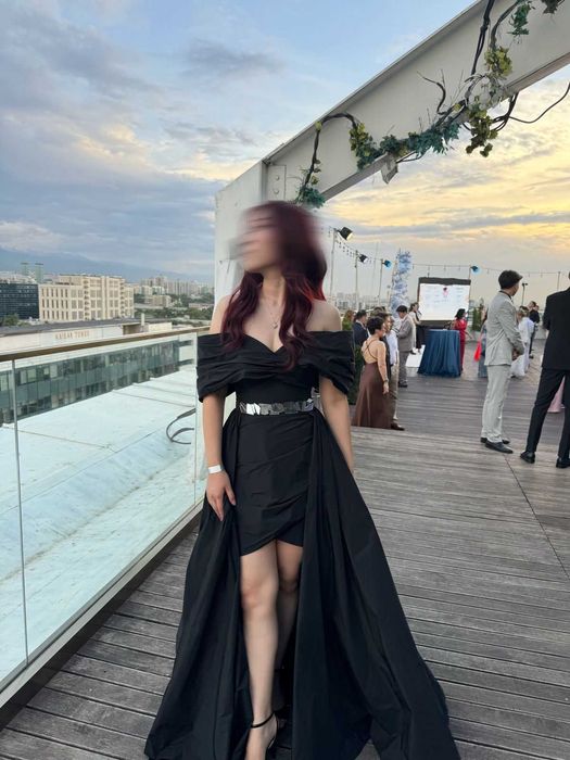 Чёрное вечернее платье