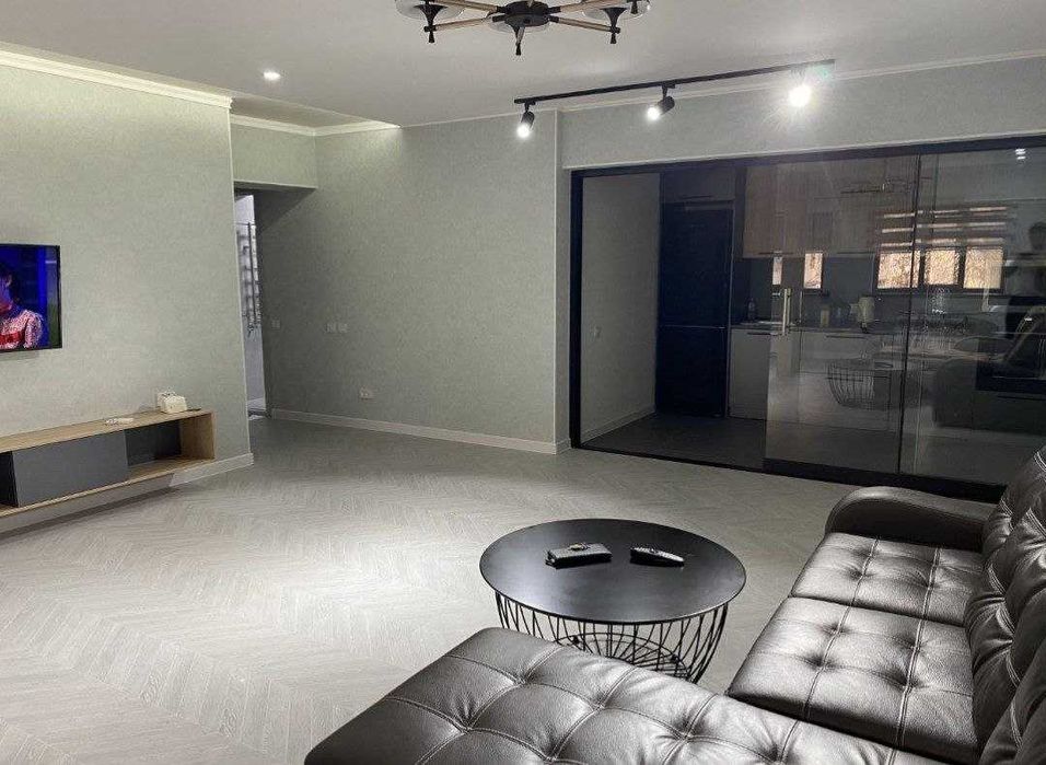 Маским Горький 2 комнат метро БИЙ буз базар Сайрам ФОТО РЕАЛЬНЫЕ