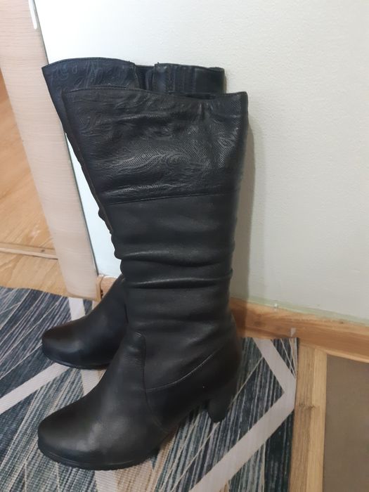 Продам кожаные сапоги