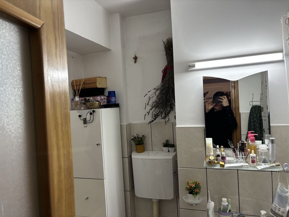 Apartament de inchiriat , decomandat si utilat.