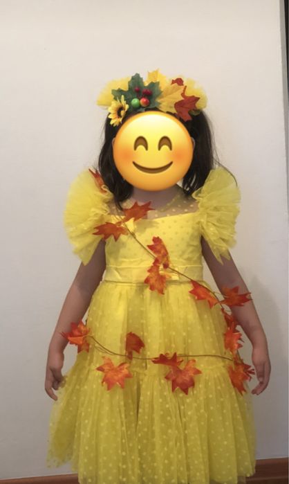 Продам платье на девочку 7-8 лет.