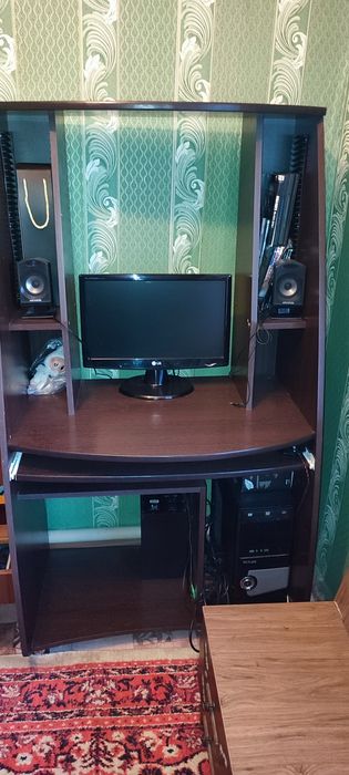 Стол компьютерный