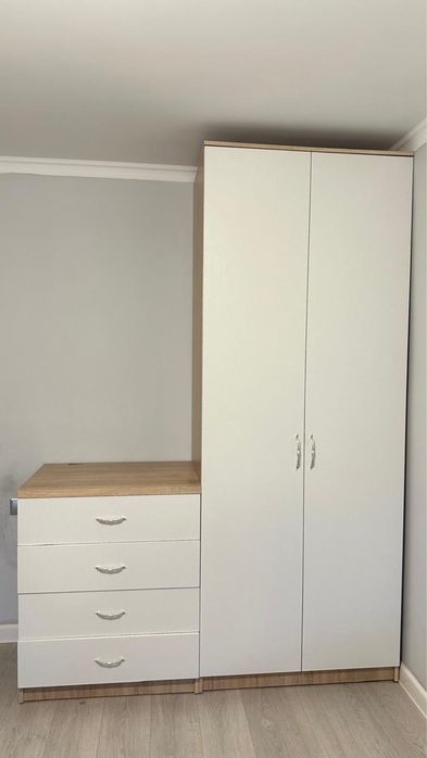 Большой шкаф и комод