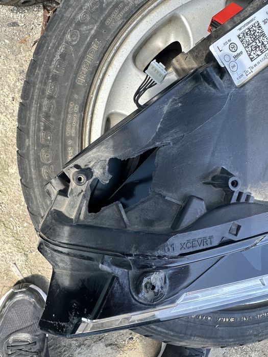 Vw Passat b8 19г ляв фар Full Led