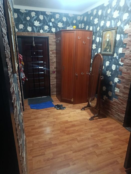 Продаётся кв на Сергели-3 3/3/5.Не торец Чистенькая.Не дорого(82 000&)