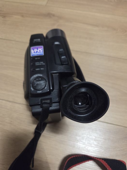 JVC VHS аналогова камера модел GR-AX280E с аксесоари