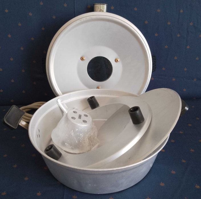 Електрическа тенджера.Чисто нова.Комплект.