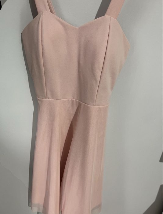 Розова рокля.