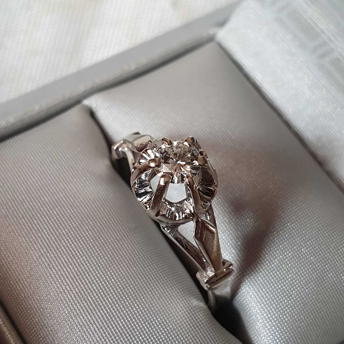 Deosebit vintage aur 18k cu diamant natural vvs 0,3ct