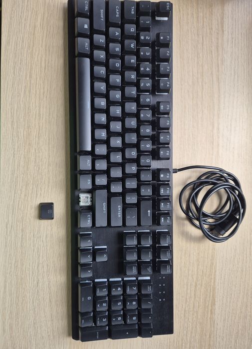 Pachet tastatură Corsair K60 RGB, mouse Logitech G102, mousepad RGB Redragon NeptuneX 800mm, căști Hama HS-P350