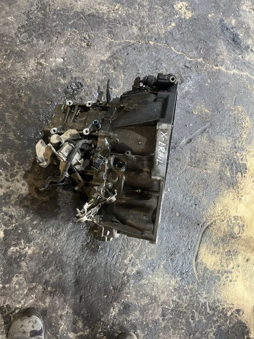 ръчна скоростна кутия nissan x trail 2.2d 136кс