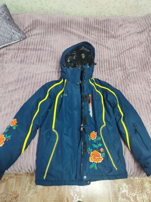 Продаю куртку женскую размер 42 весна зима