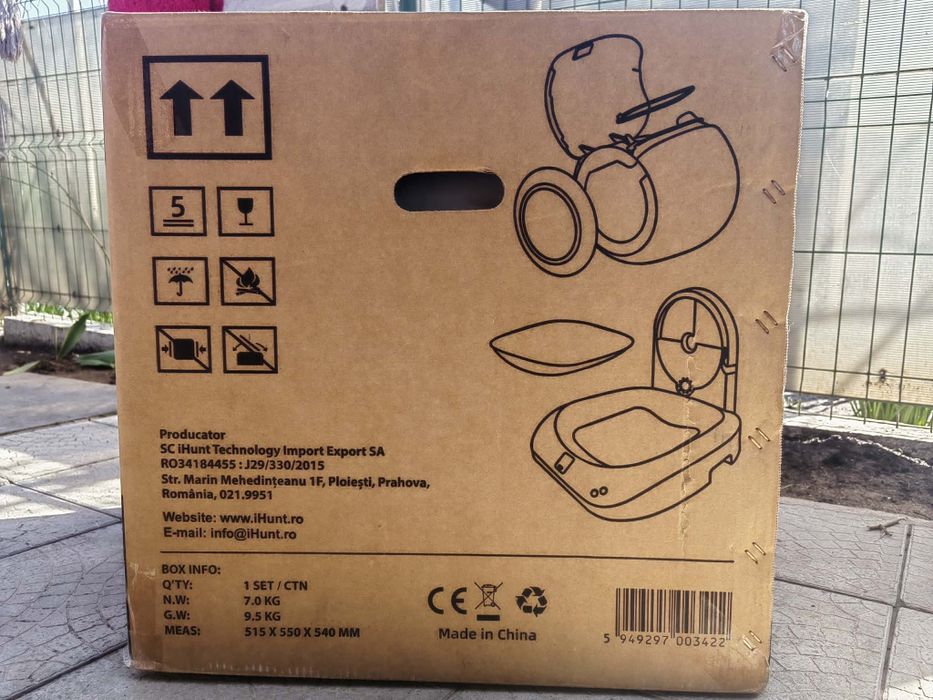 Litiera pisici ,nu este folosita ,a fost desfăcute pentru poze