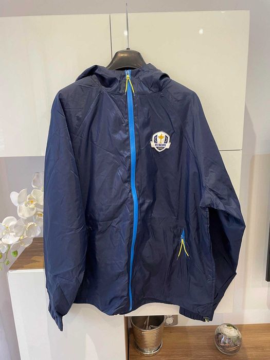 Ветрохка на adidas на “Манчестър Юнайтед”