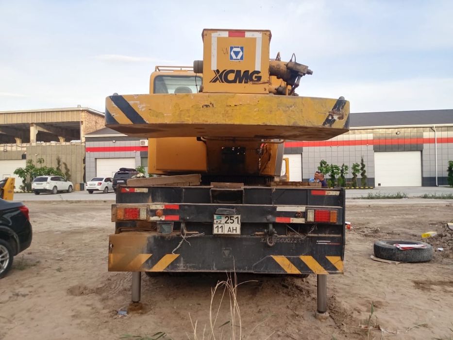 Авто кран xcmg 25