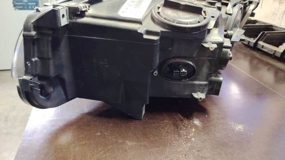 Far drepta bi-xenon adaptiv BMW F10 F11 Europa