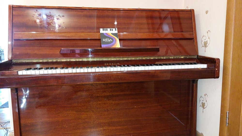 Продается классическое пианино марки Riga