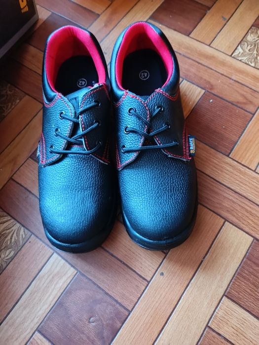 Защитни обувки/сейфти обувки