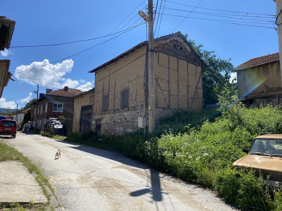 Имот с постройки в гр.Батак