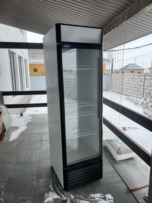 Продается витринный холодильник б/у