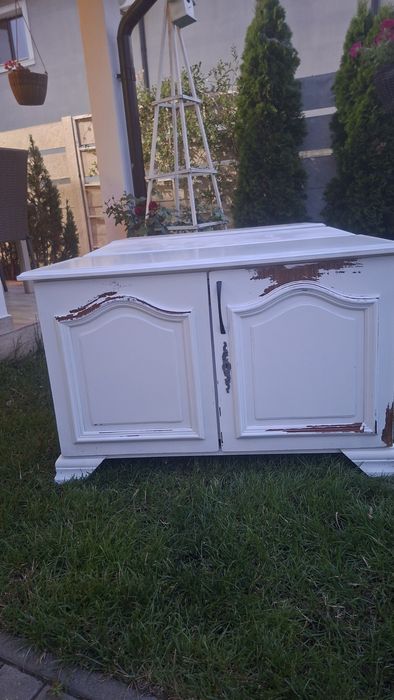 3 comode care necesita revopsire ,lemn masiv, 90/60/58.