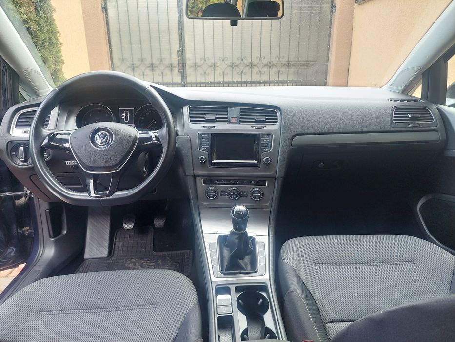 Vând Golf  7  PLUS. 1,6 Tdi.  110Cp.  An  2015