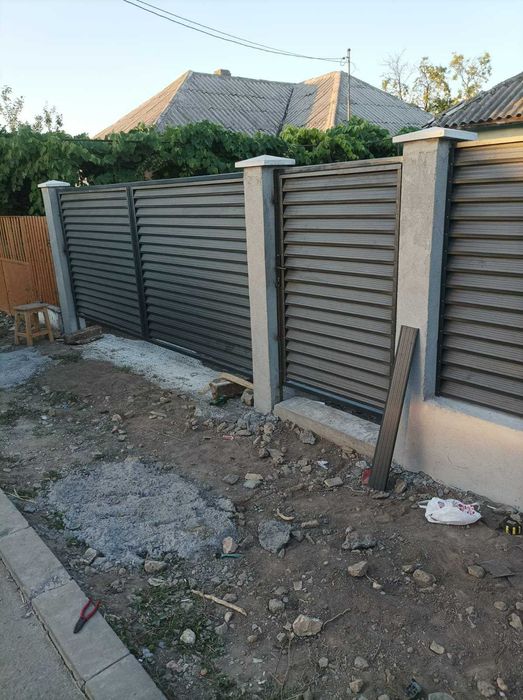 Garduri din sipca metalica, panou stil jaluzele, tabla, plasa si BCA