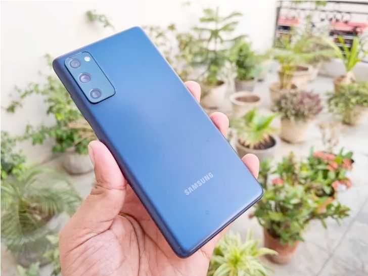 Samsung Galaxy S20 FE 128GB Navy Blue, 4 500 mAh батерия - перфектен