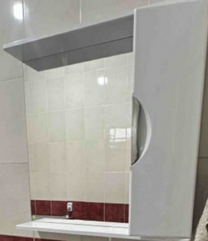 Продам шкаф с зеркалом в ванну