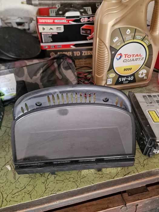 Продавам голяма фейсова навигация за е60