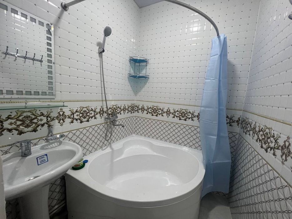 Сдается 2х комнатная квартира
С обстановкой 
В горде Алмалыке