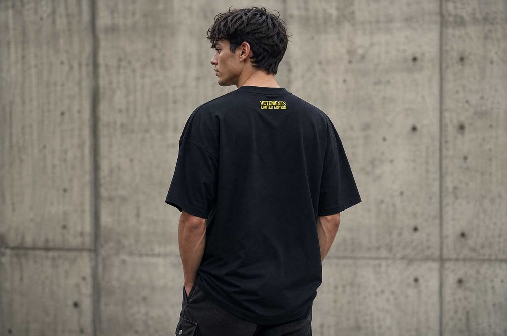 Мъжка тениска Vetements „¥€$ I'm Rich" Limited Edition — черна, oversized fit, жълта бродерия — S M L XL 2XL