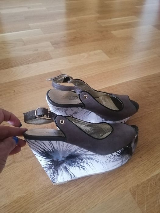 Продам босоножки. Италия.