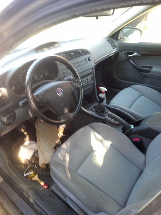 Auto Saab 9-3 an 2003 gri