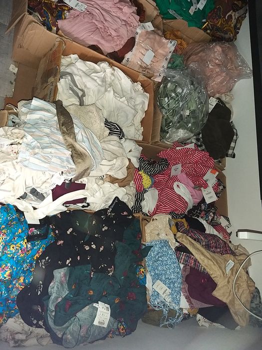 Lot haine outlet noi cu eticheta fara defecte