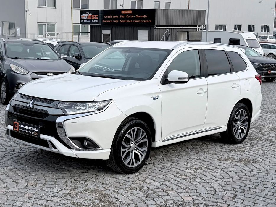 Mitsubishi Outlander Rate fixe si Cash, 4x4, Plug-in Hybrid