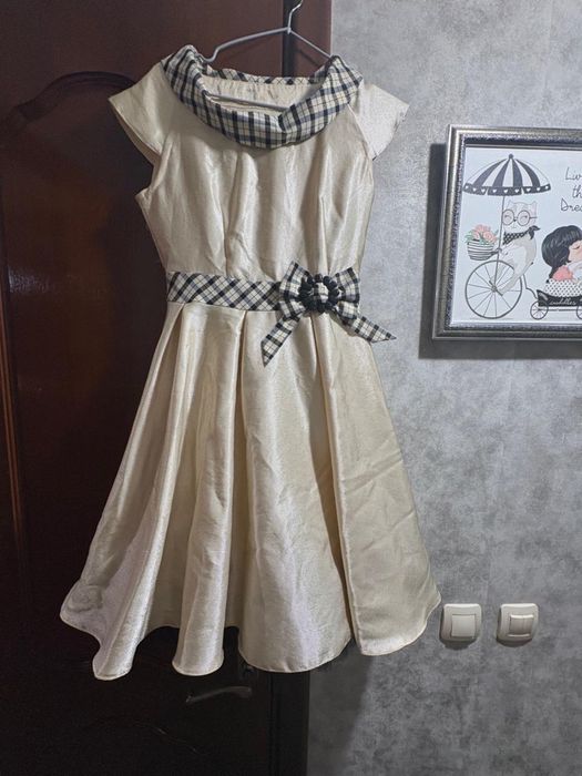 Продам 2 платья для девочки