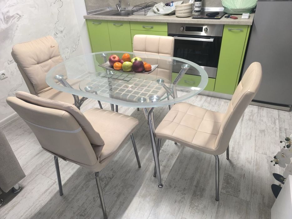 Бежови трапезни столове