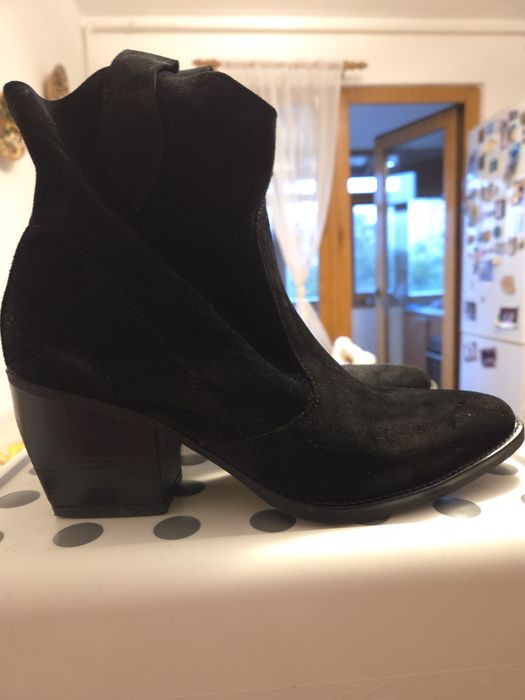 Cizme scurte piele intoarsa 39