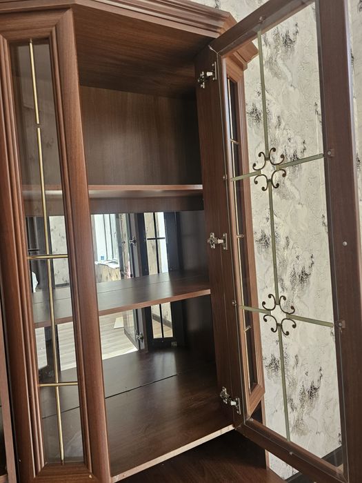 Срочно стенка для зала продается