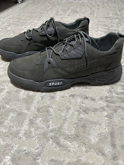 Продам крассовки р.47