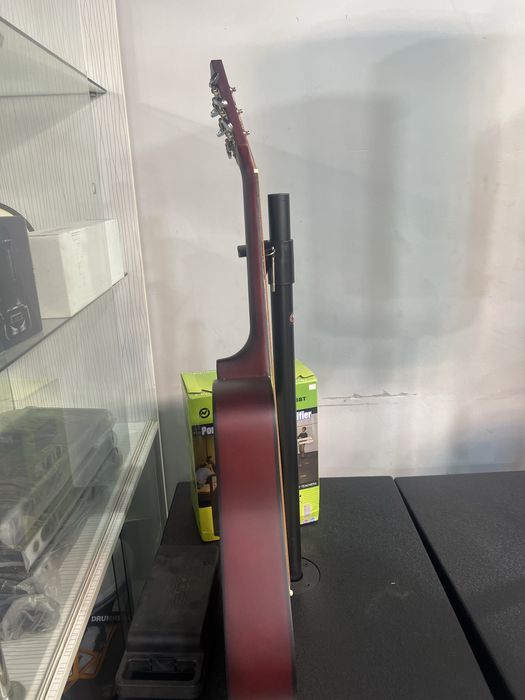 gitara sotiladi 600 000 kelishiladi