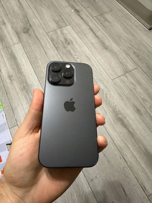 Vand iPhone 16 pro 256gb impecabil