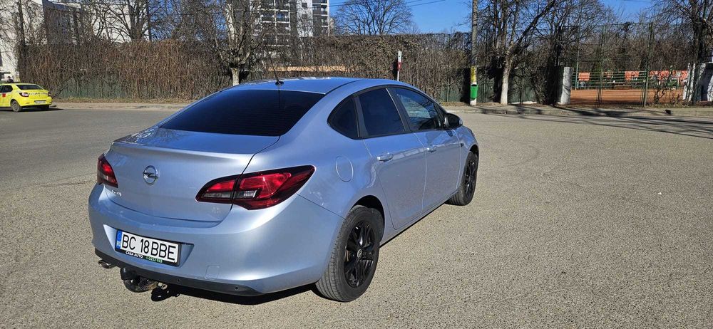 Opel Astra J 1.4 BENZINA 140CP
