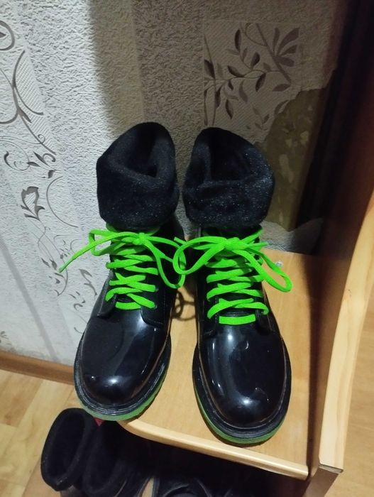 Резиновые сапожки  ( 36,5-37р-р).