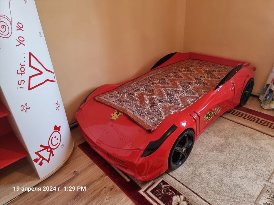 Детская кровать-машина