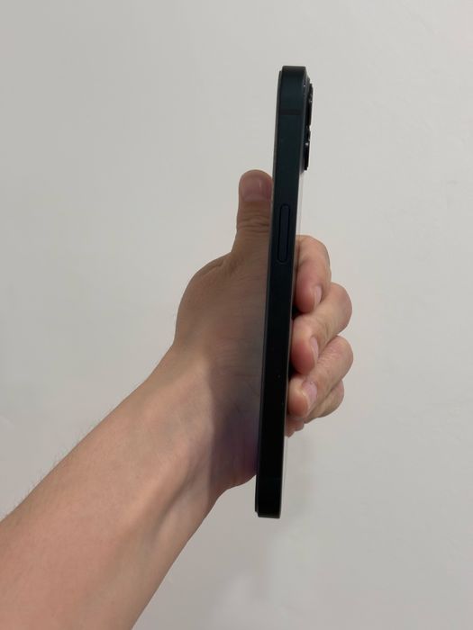 Продам iPhone 13