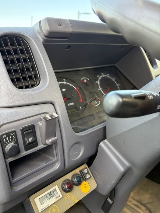 NISSAN Unknown Model 2004 — imagine 3