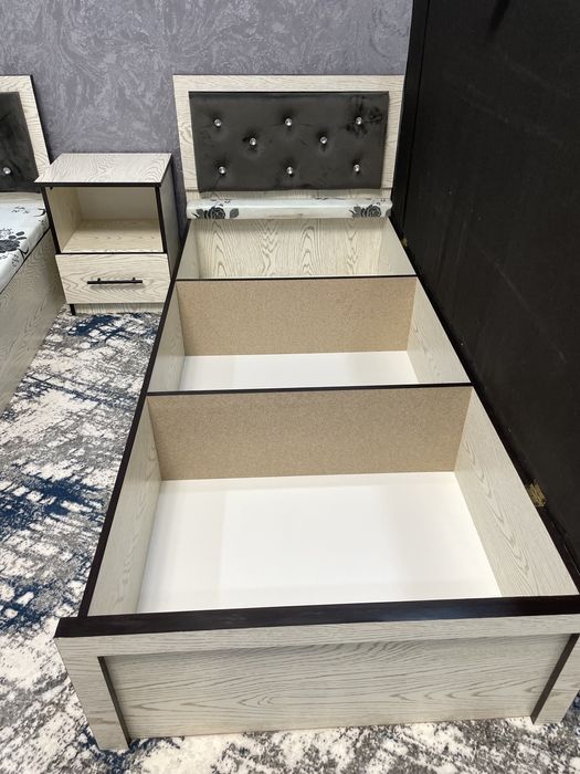 Divan krovat krovat sunduk dacha va mehmonxonalarinigz uchun