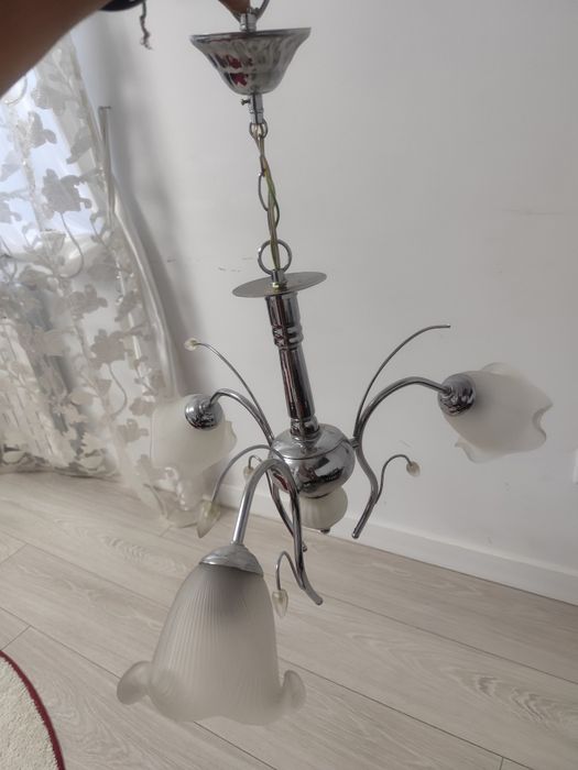 Lustre in stare foarte buna